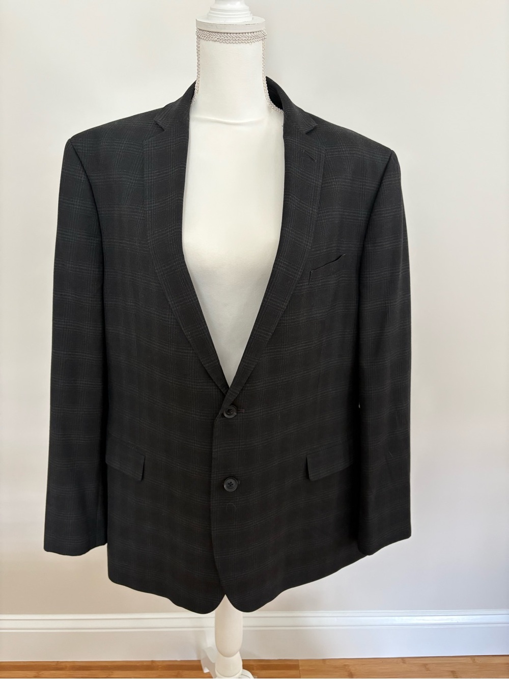 Men's Classic JF J Ferrar Dark Navy Checked Suit In Size 48R Pants 38x32